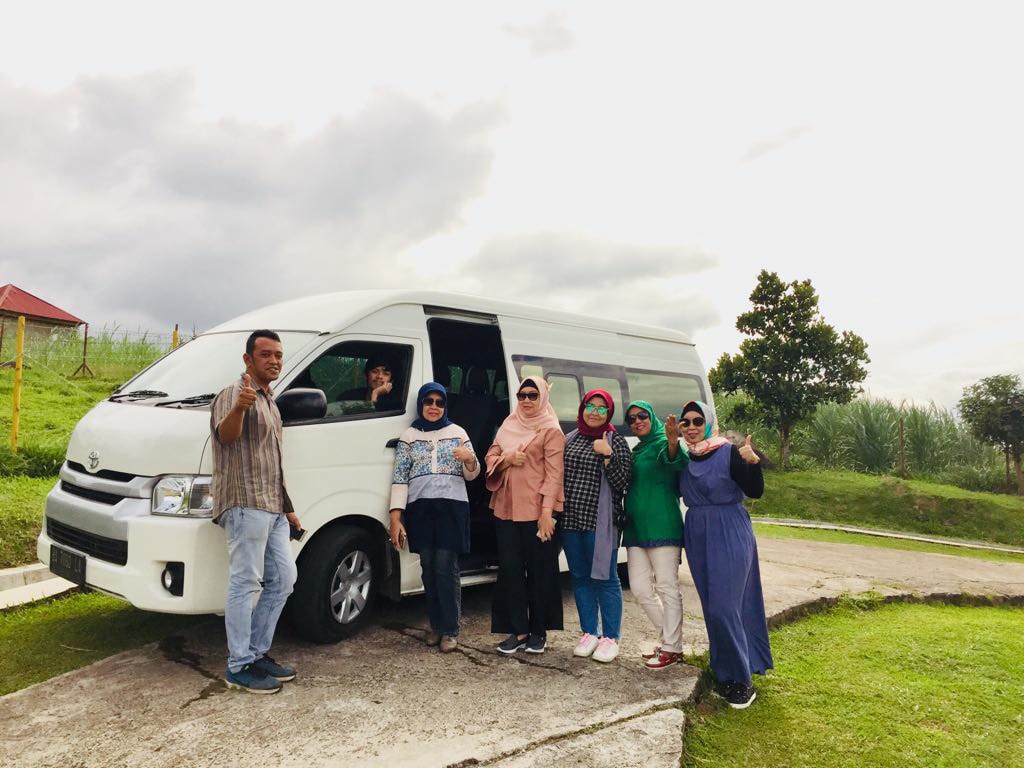 unit & customer liburan ke sumatra barat dengan rumba holiday